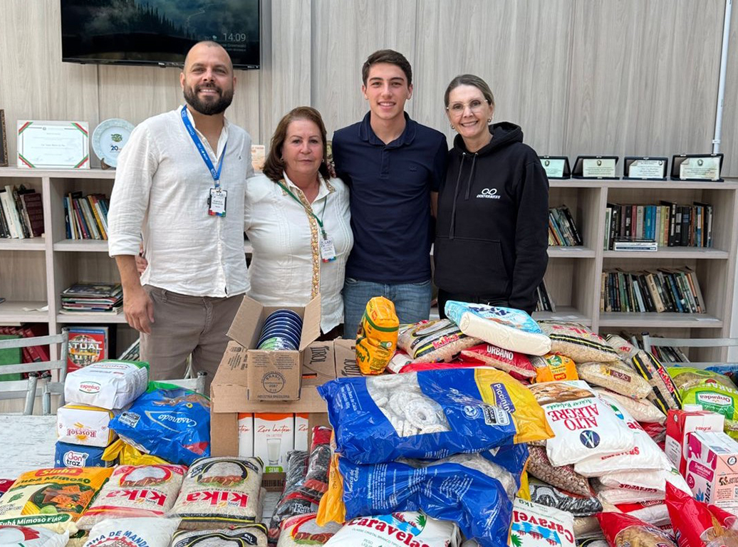Passeio ciclístico arrecada mais de  100 kg de alimentos para lar em Tijucas
