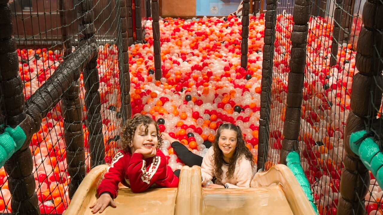 Selva Mágica traz aventura e diversão para o Itajaí Shopping 