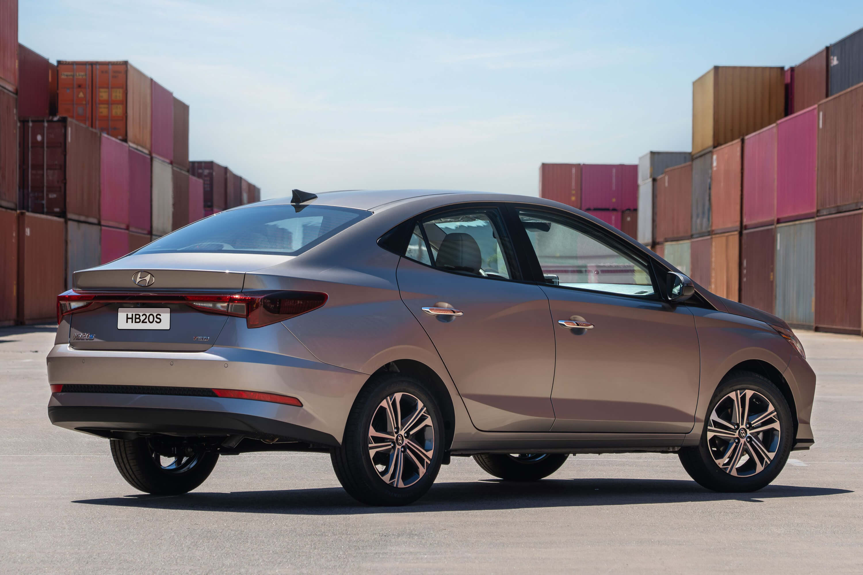 Hyundai começa a exportar sedã HB20S para a Argentina