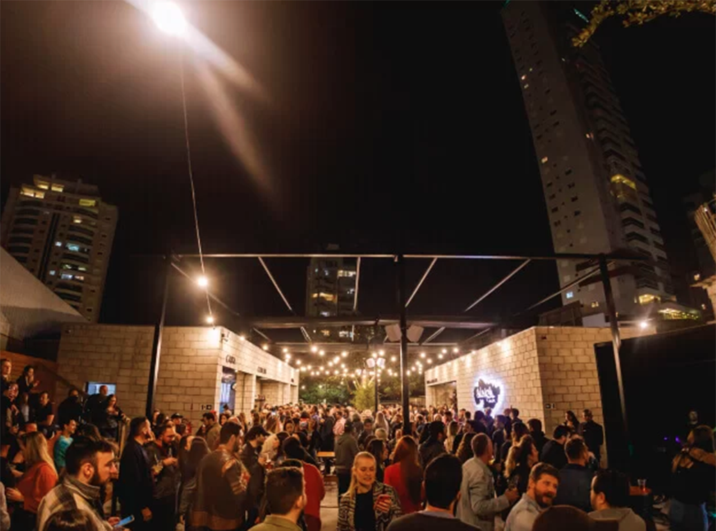 Steel Maiden traz os clássicos do Iron Maiden para o Balbúrdia em Itajaí