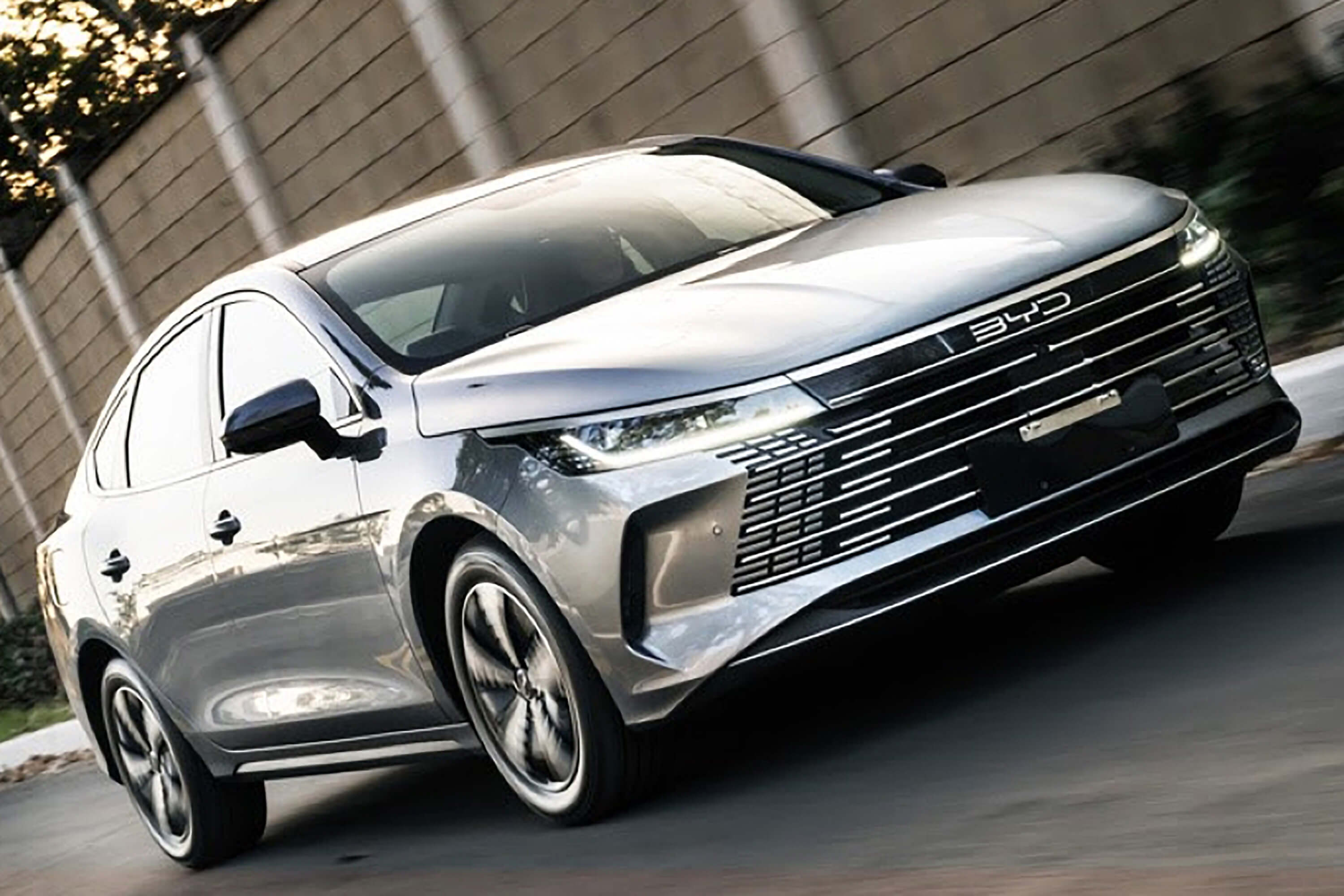 BYD King lidera vendas de sedãs híbridos no Brasil