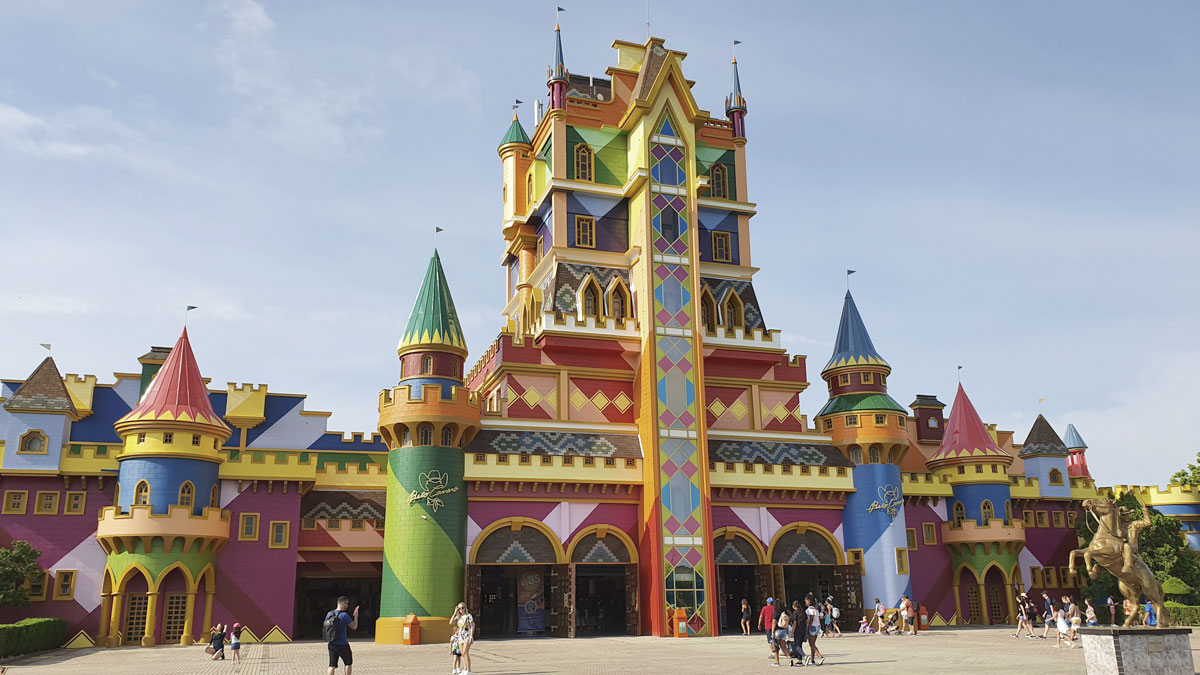 Beto Carrero está arrecadando fraldas  e leite em pó infantil para doar ao RS 