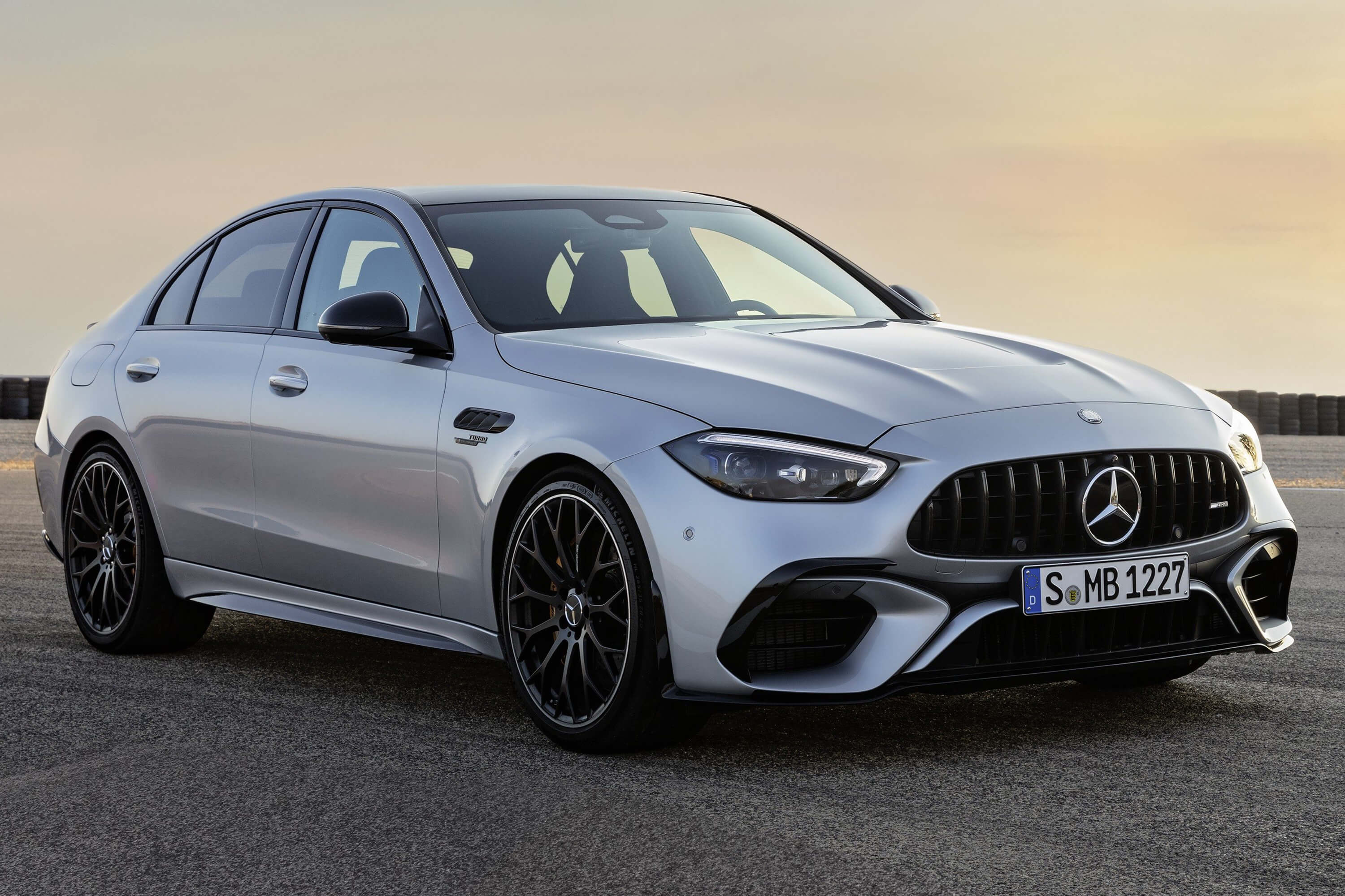 Superesportivo híbrido da Mercedes é lançado no Brasil