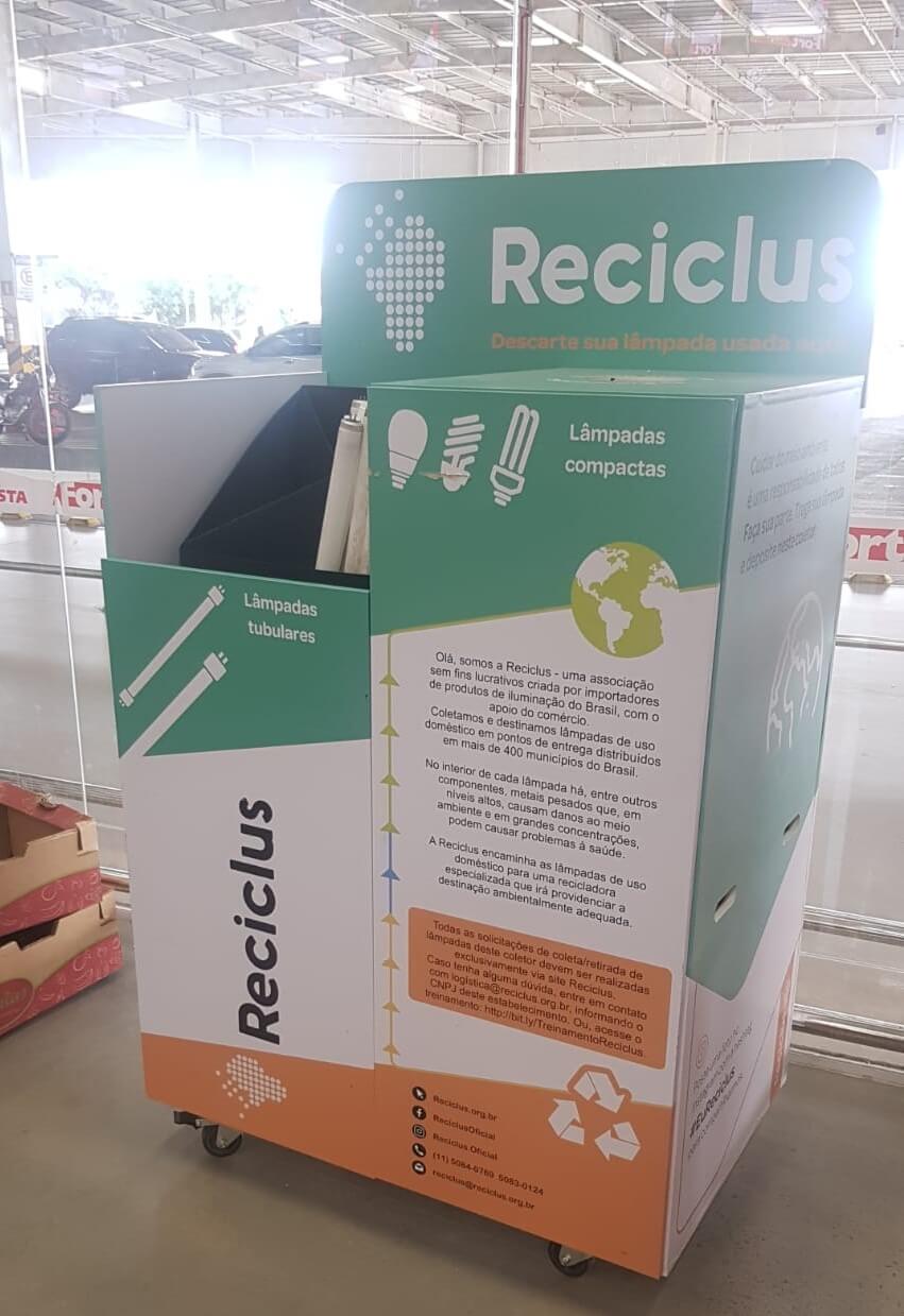 Lojas do Fort Atacadista ganham ponto de descarte correto de lâmpadas