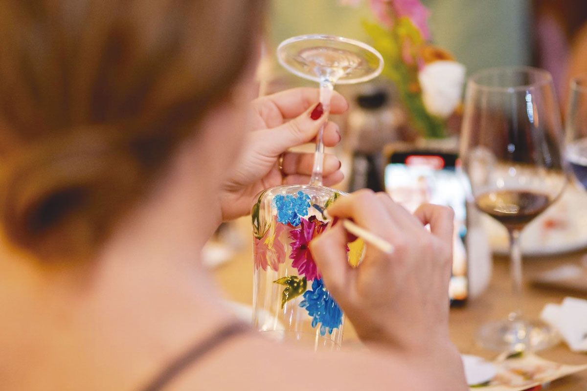 Balneário Shopping fez oficina de pintura em taças 