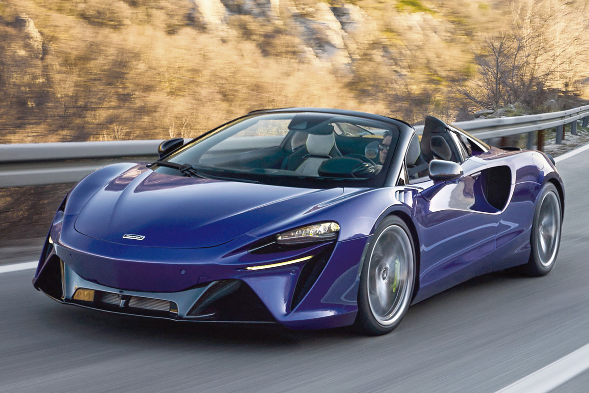 McLaren revela primeiro conversível híbrido de alto desempenh