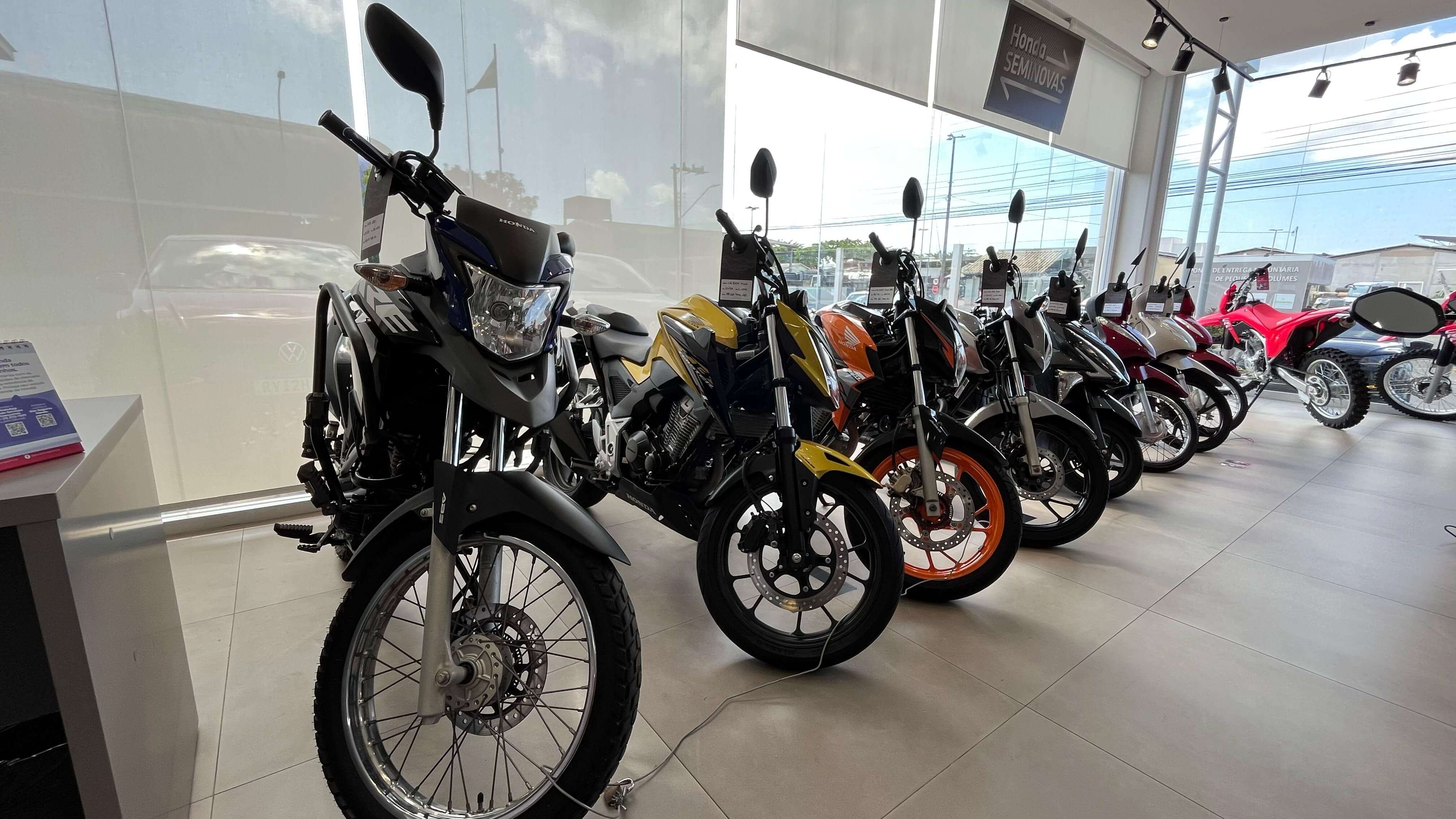 Motos seminovas podem ser parceladas em 18 vezes no cartão de crédito  
