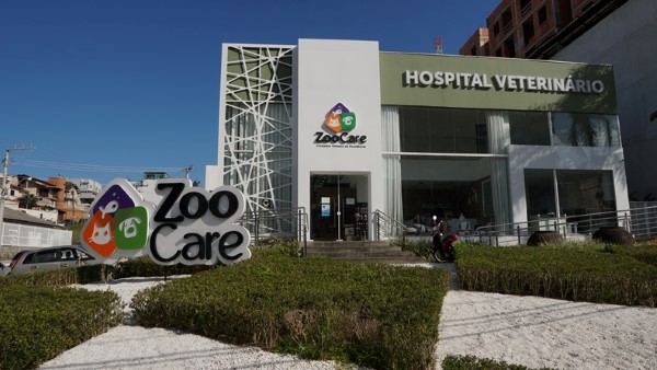 Hospital veterinário promove tarde de orientações e feira de adoção