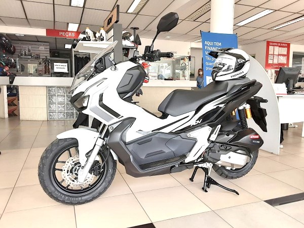 Lançamento da Honda, a ADV 150, chegou na Promenac Motos de Itajaí