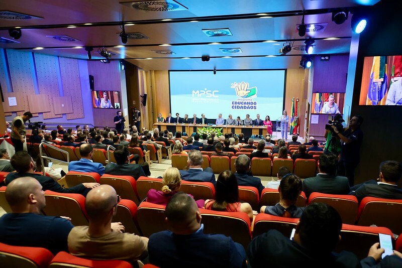 Univali dá o primeiro passo em SC contra a corrupção nas salas de aula