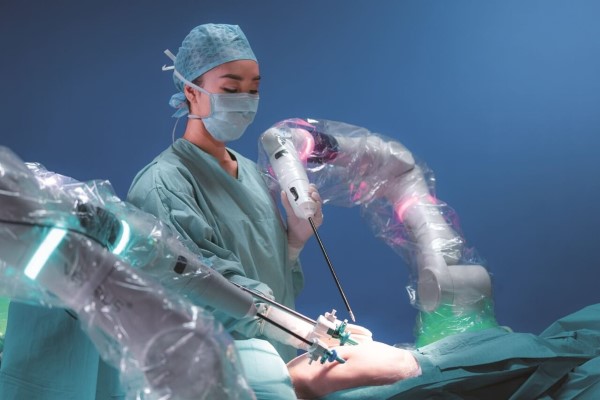 Robô cirúrgico importado da Inglaterra chega a Santa Catarina