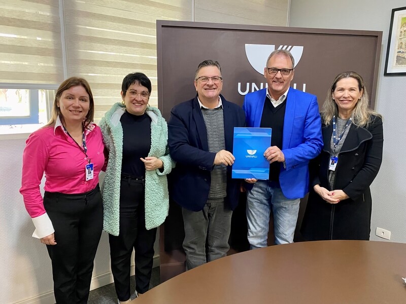 Univali e Acin assinam acordo para qualificação de empresas para exportação