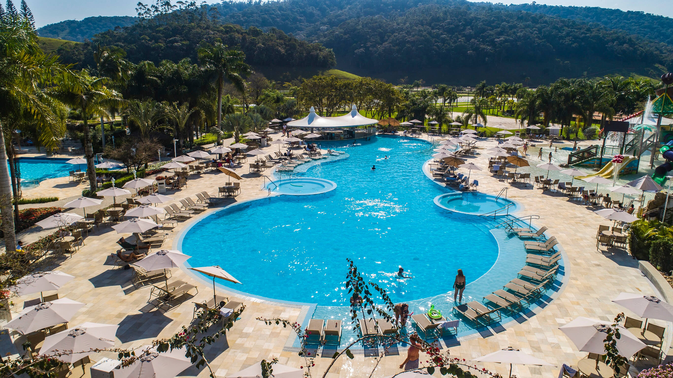 Fazzenda Park Resort tem programação especial com shows e festas juninas