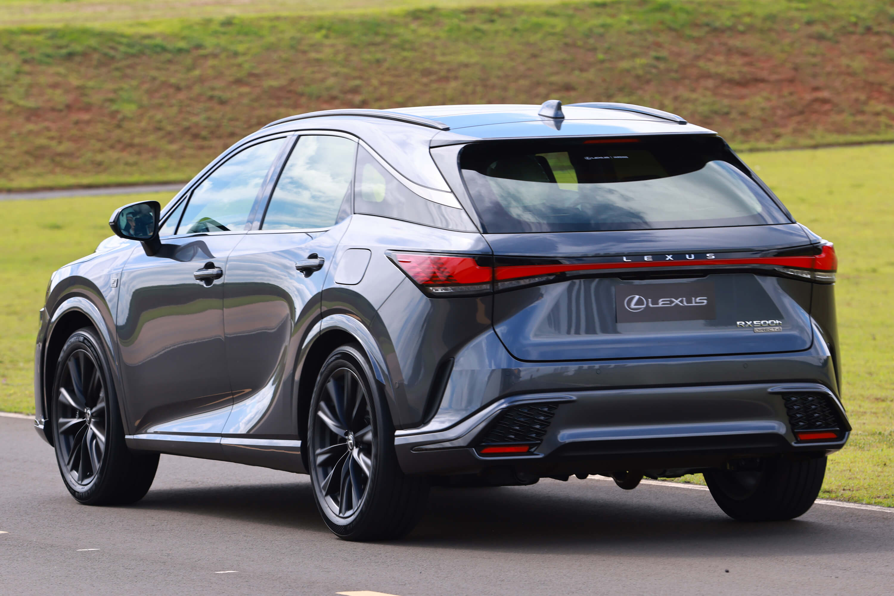 Novo Lexus RX 500h chega no Brasil 