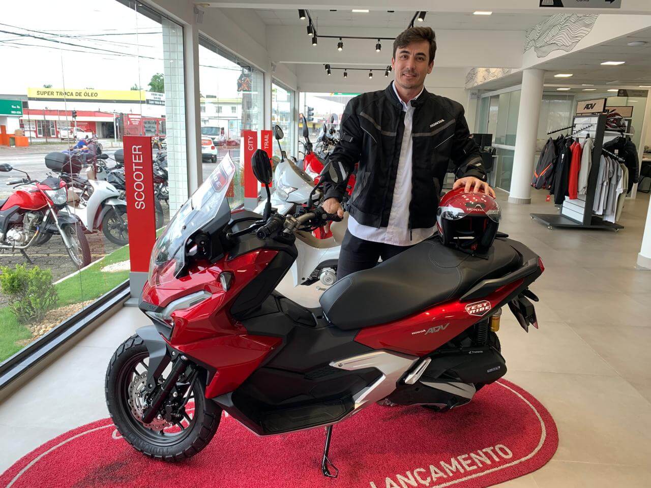 Lançamento da Nova ADV 160  é neste sábado na Promenac Motos 