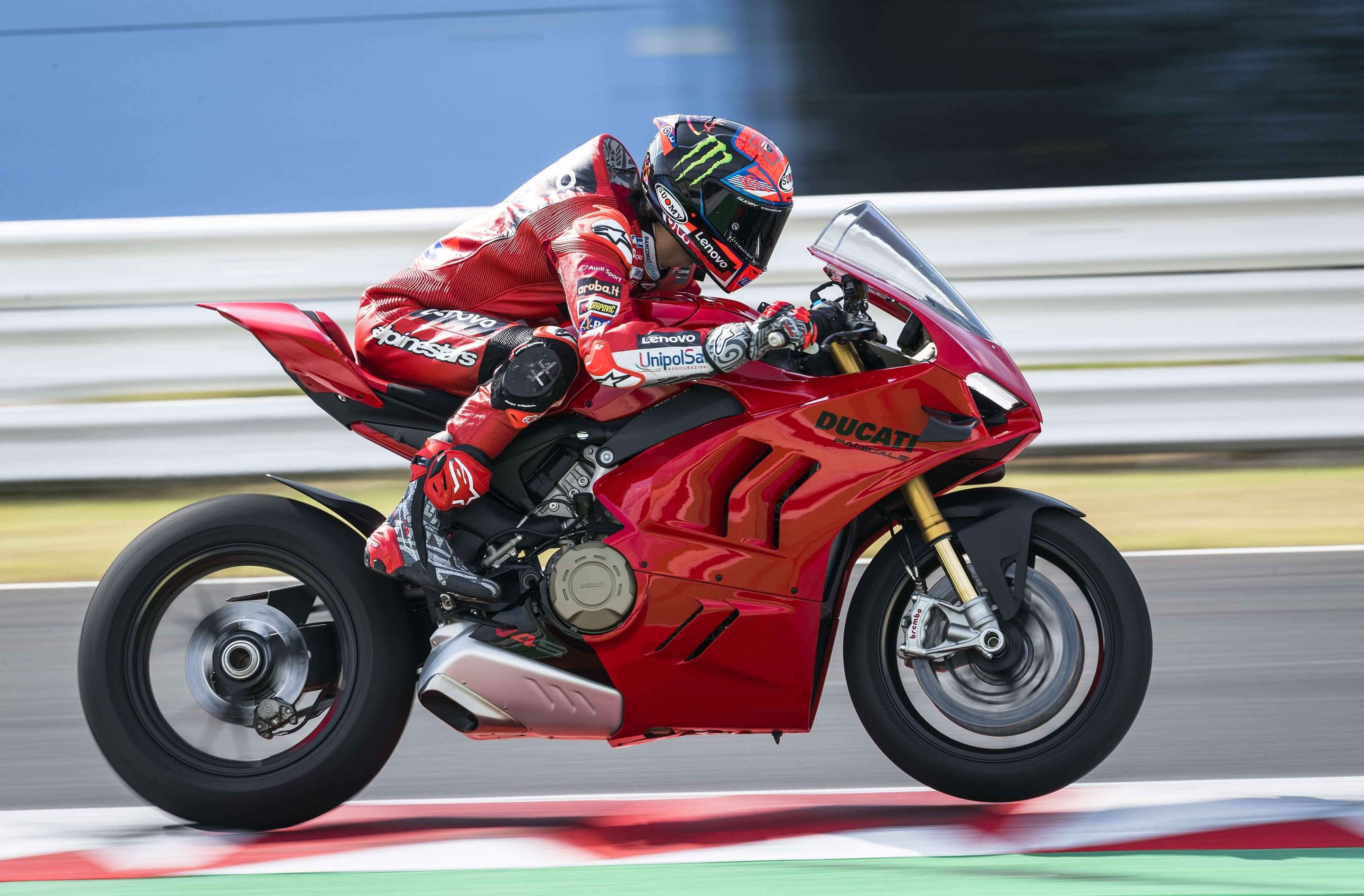 Ducati lança novo modelo da Panigale no Brasil