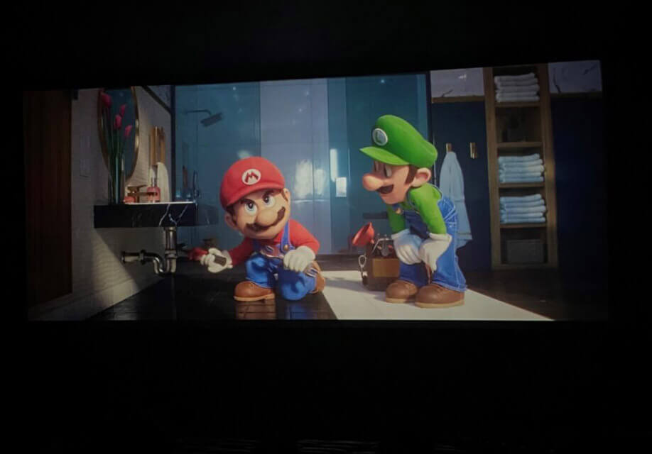 Cinema de Itajaí faz sessão especial de Super Mario Bros para autistas