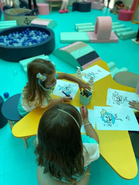 Personagem Pérola traz Mar de Diversões para a criançada no Itajaí Shopping