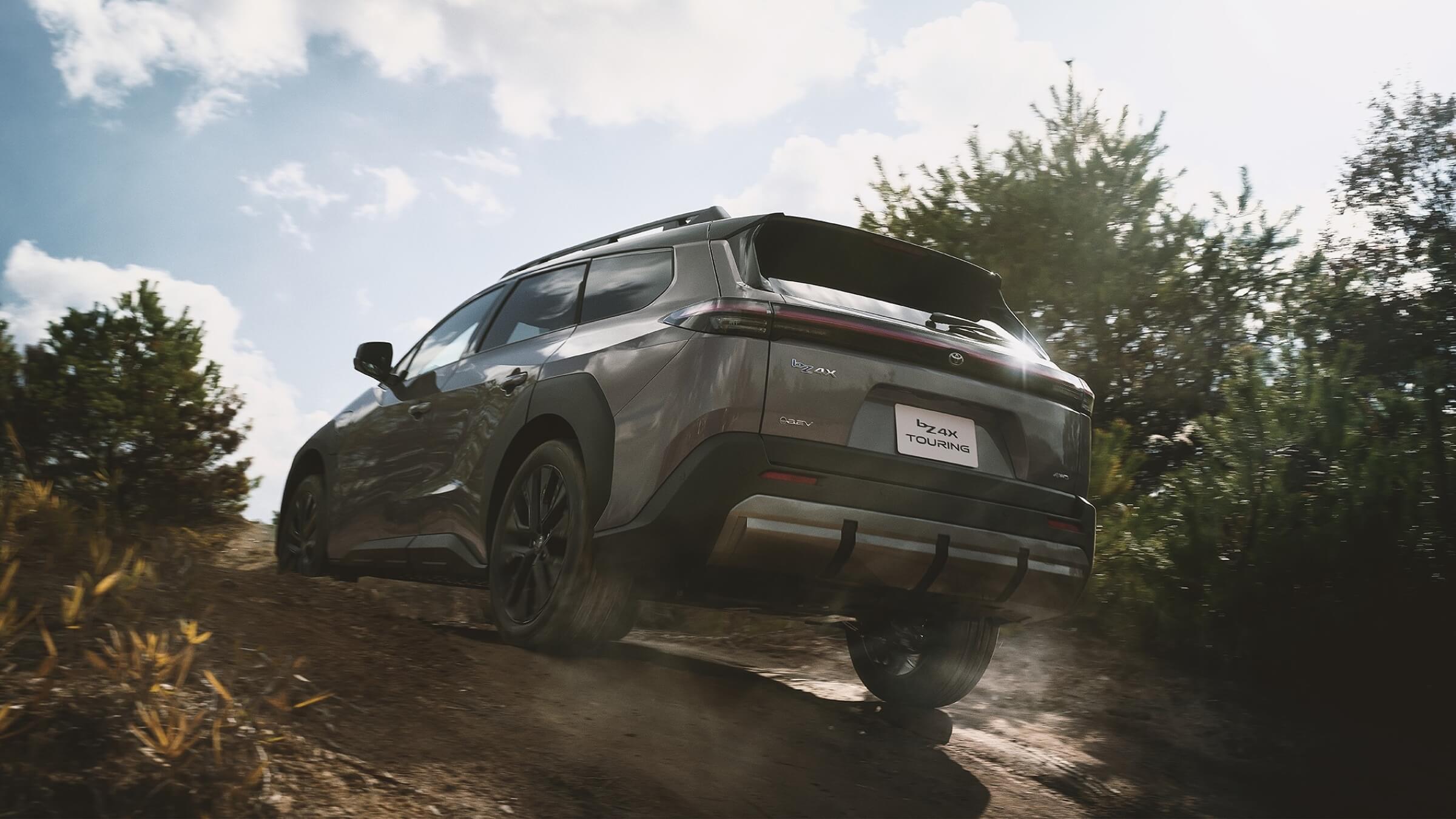 Novo SUV elétrico da Toyota pode rodar 734 km 