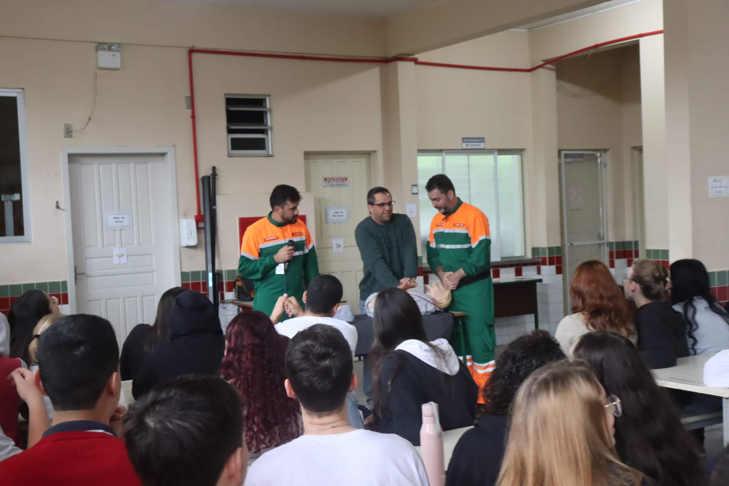 Unimed Litoral leva ensinamentos de primeiros socorros para os estudantes de Porto Belo 