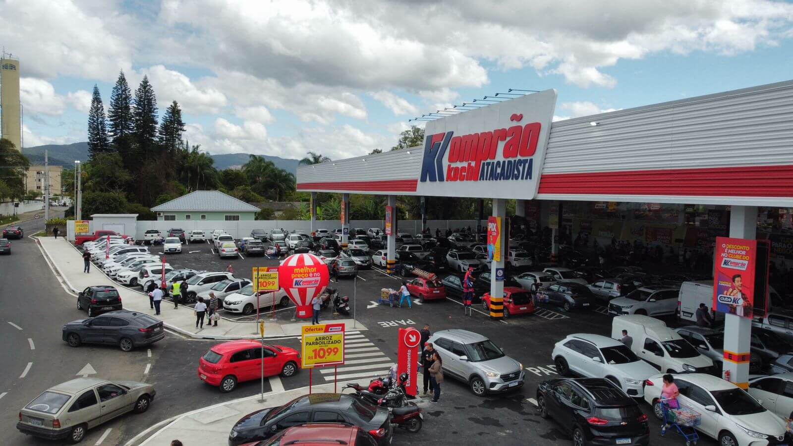 Grupo Koch faz mutirão de empregos com mais de mil vagas 