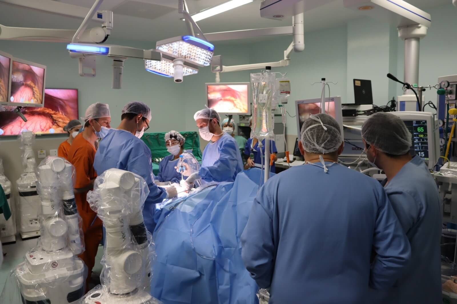 Centro de Cirurgias Robóticas da Unimed Litoral completa um ano 