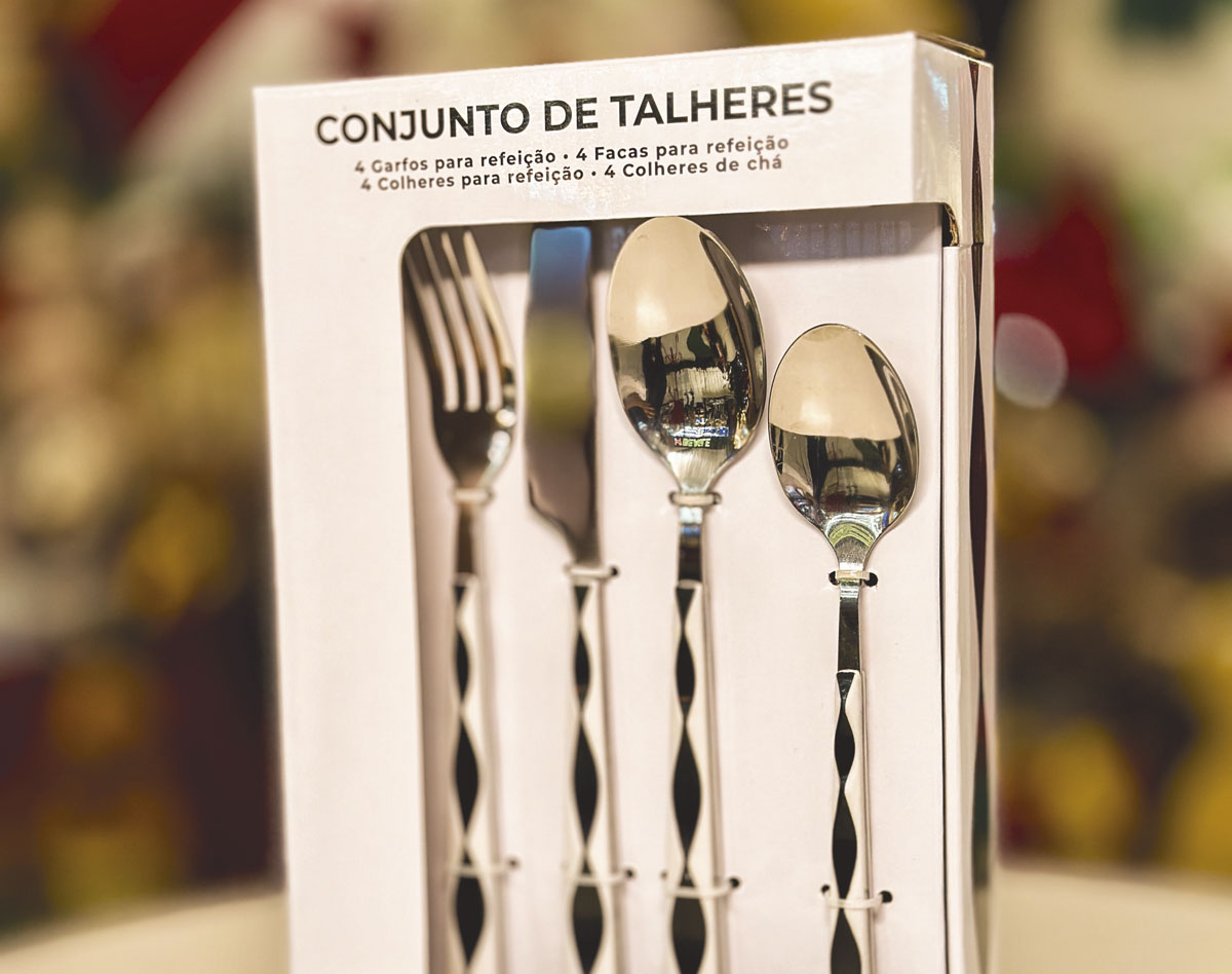 Itajaí Shopping presenteia  clientes com faqueiro neste Natal