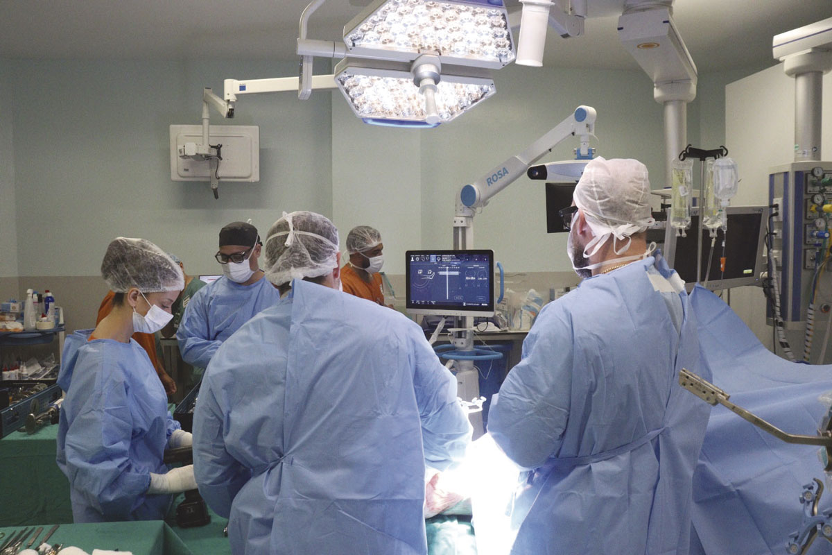 Unimed Litoral celebra 50ª artroplastia robótica de joelho com tecnologia de ponta
