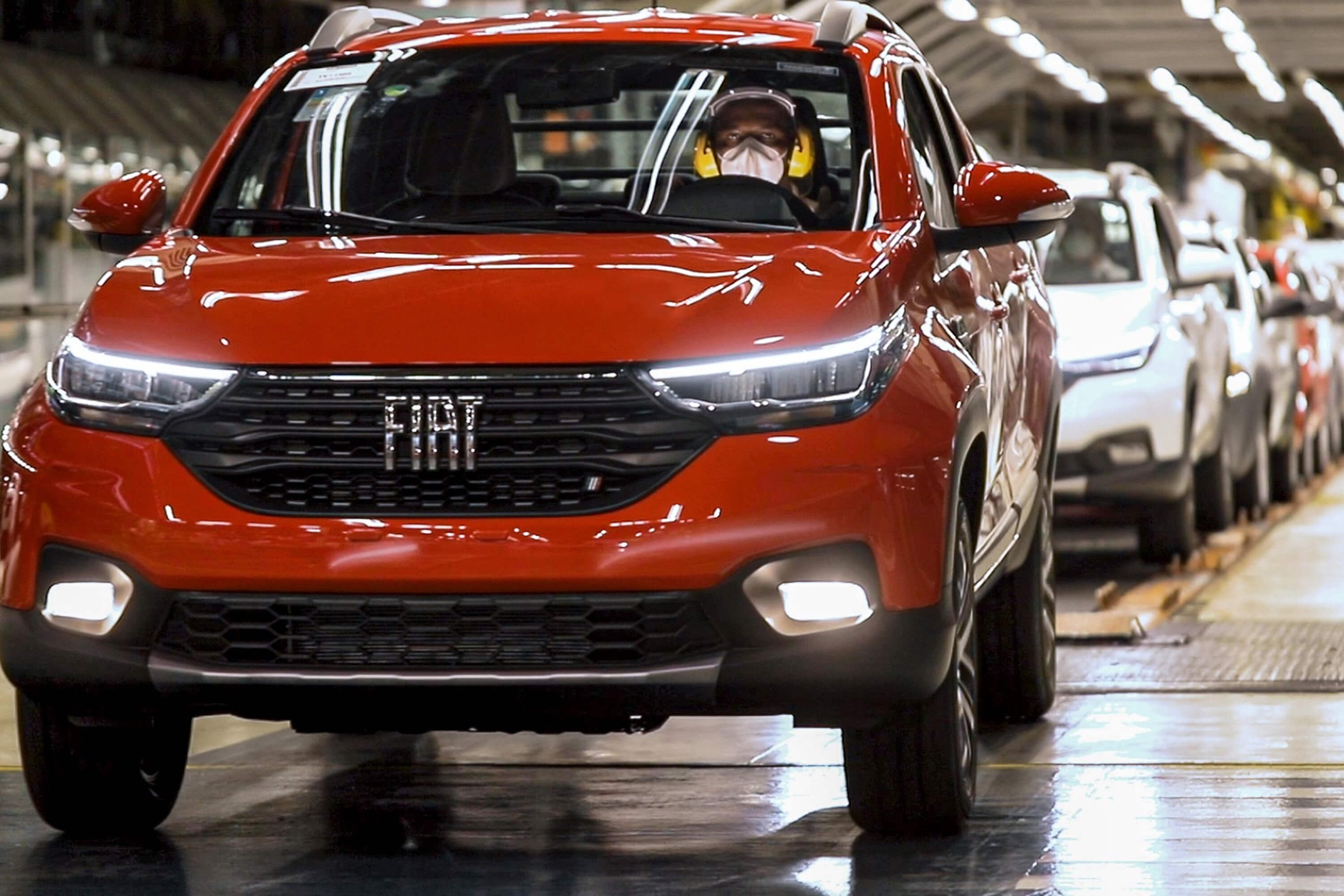 Produção de veículos dispara e bate recorde em fevereiro