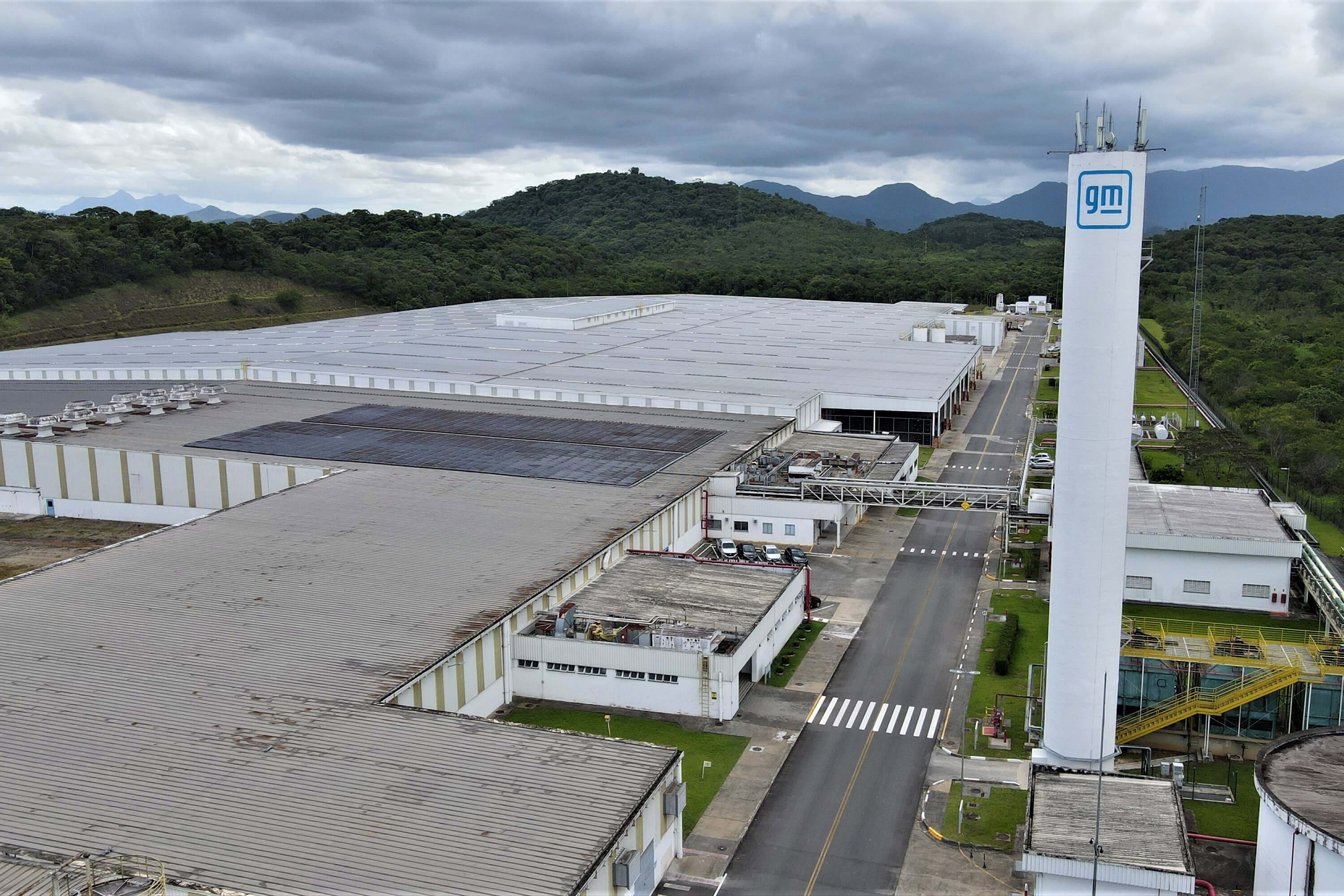 Fábrica da General Motors em Joinville opera em três turnos