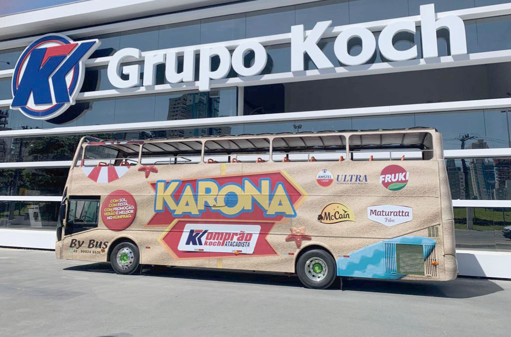 Komprão inaugura ônibus turístico em BC