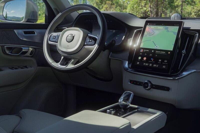 Volvo tem serviço 24h gratuito pra donos de híbridos e elétricos