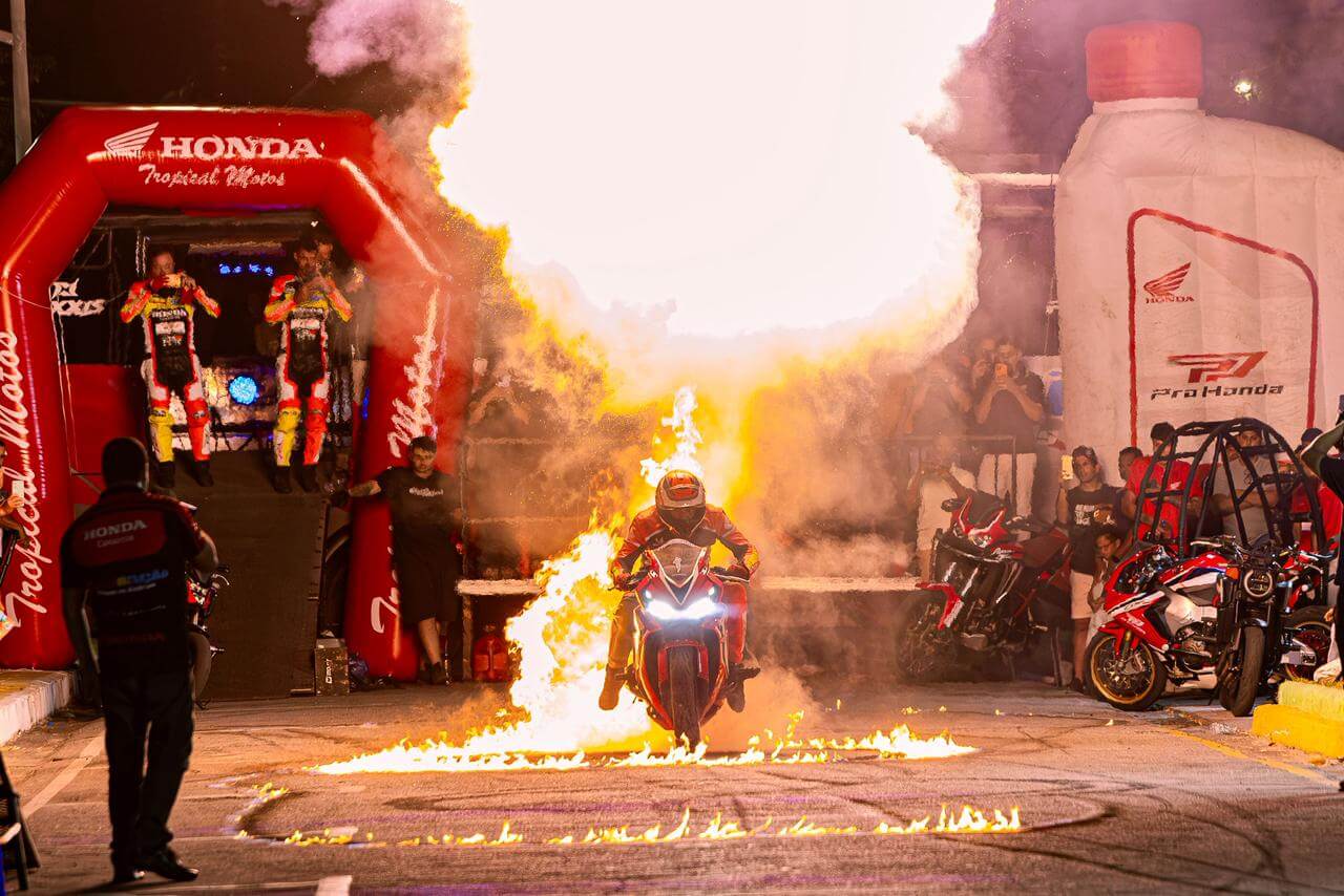 Força & Ação se apresenta em Itajaí com show gratuito em frente à Toni Center