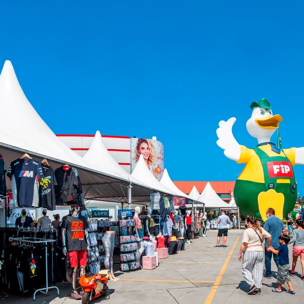 Lojas abertas até mais tarde e Tendas de Rua