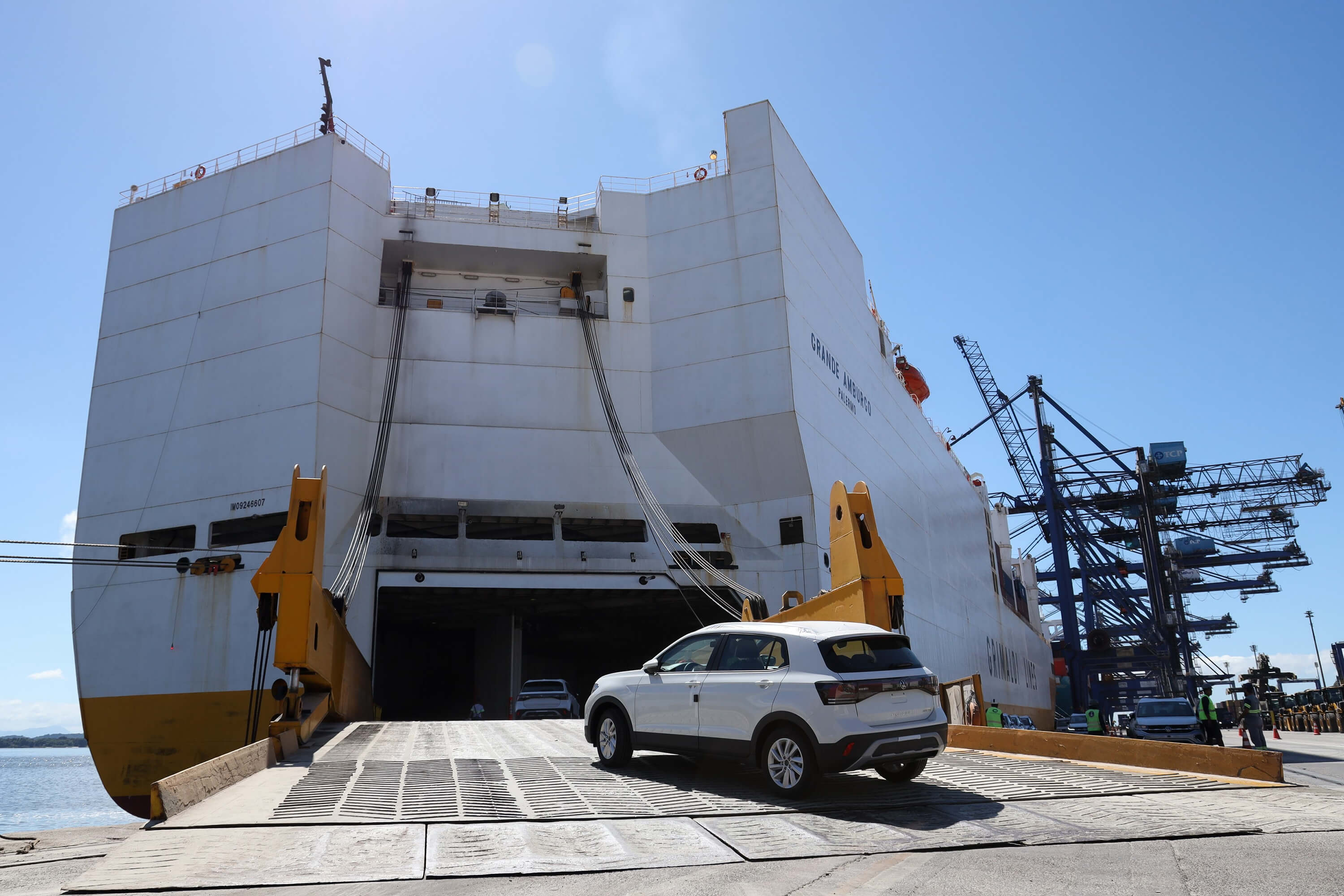 SUV brasileiro cruza o oceano e desembarca na África