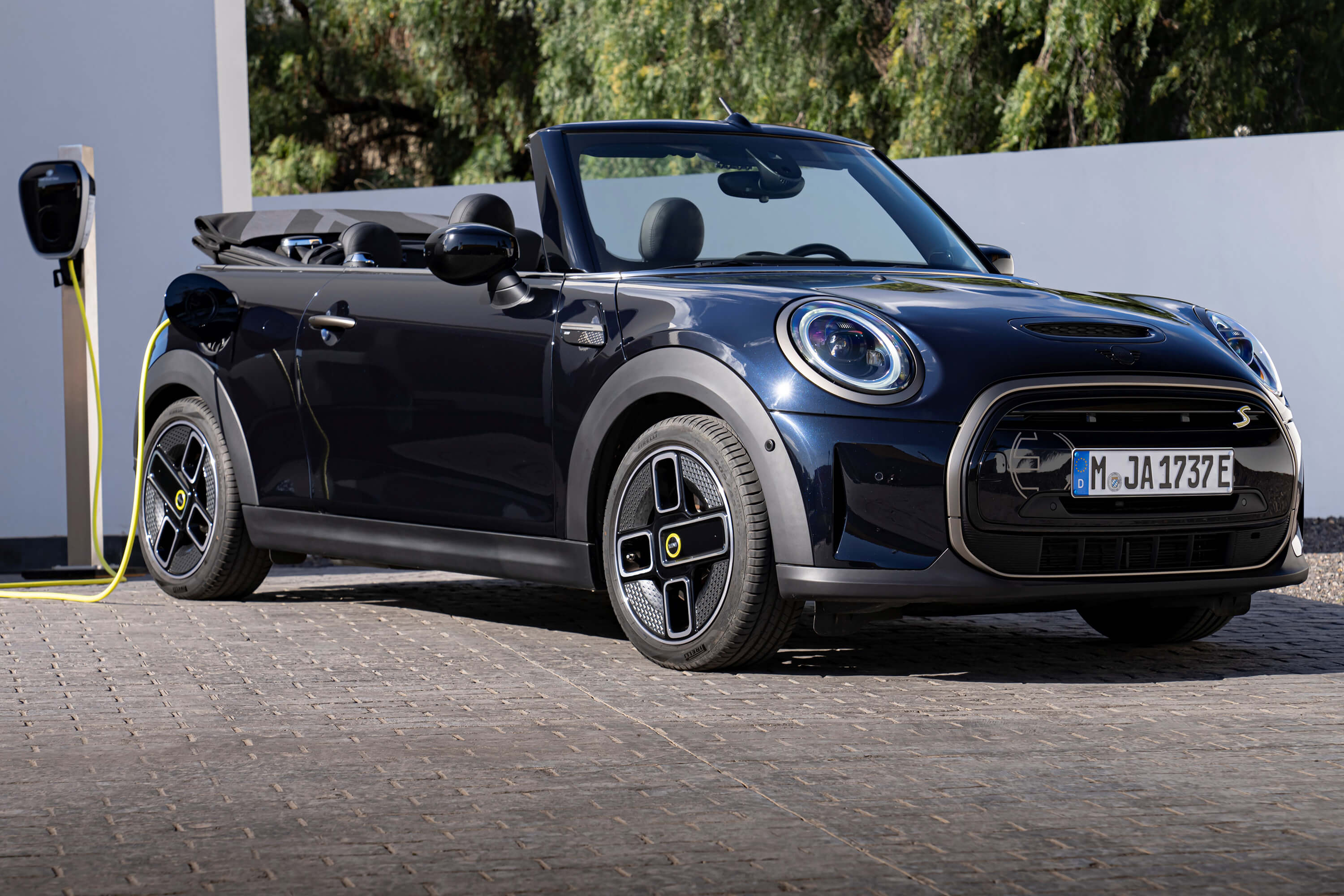 Mini Cooper SE elétrico tem edição limitada conversível