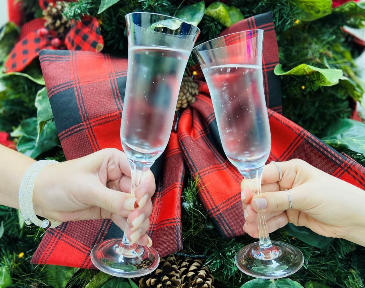 Itajaí Shopping presenteia clientes com taças de cristal 