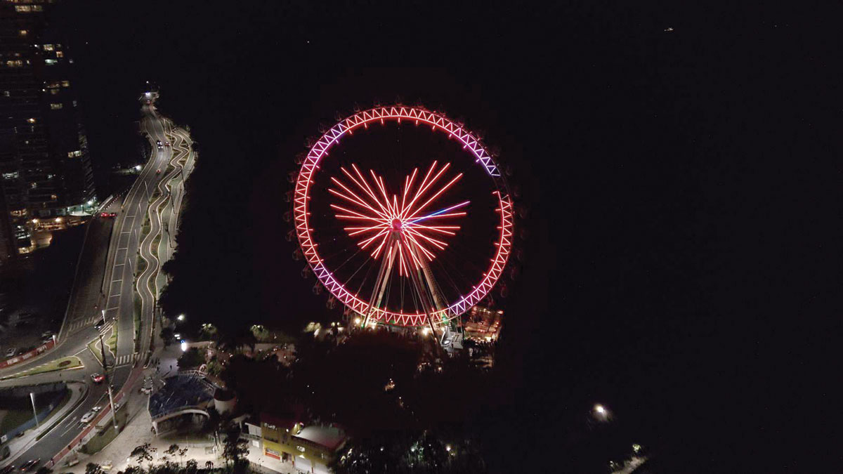 Roda-gigante tem passeio com cabine  temática e espumante para casais apaixonados