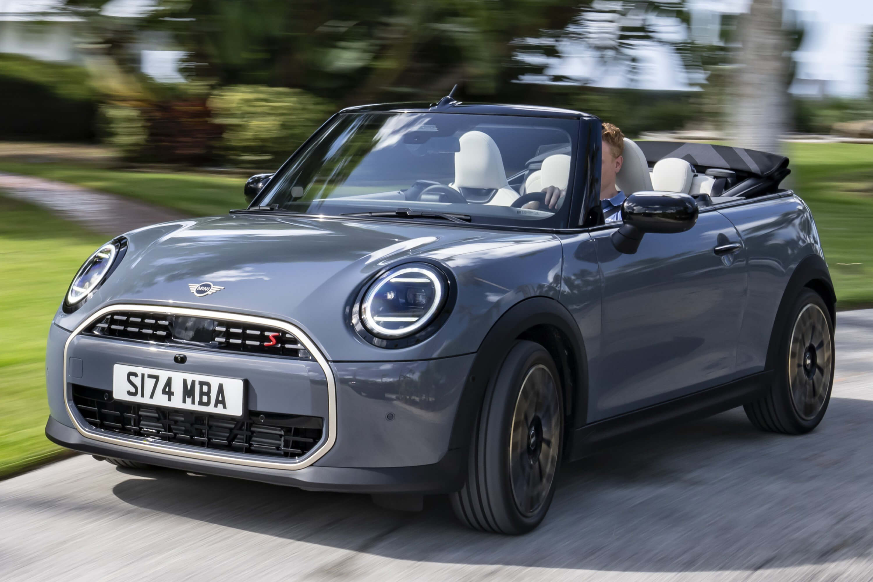 Mini Cooper S Cabrio estreia no Brasil 