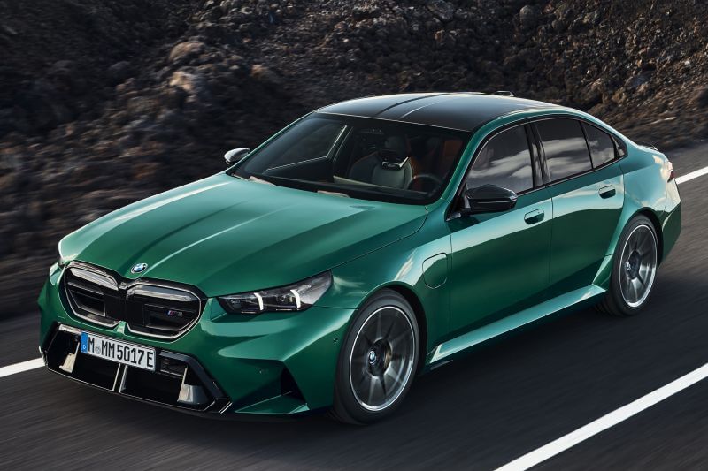 Nova geração do BMW M5 chega ao Brasil com propulsão híbrida
