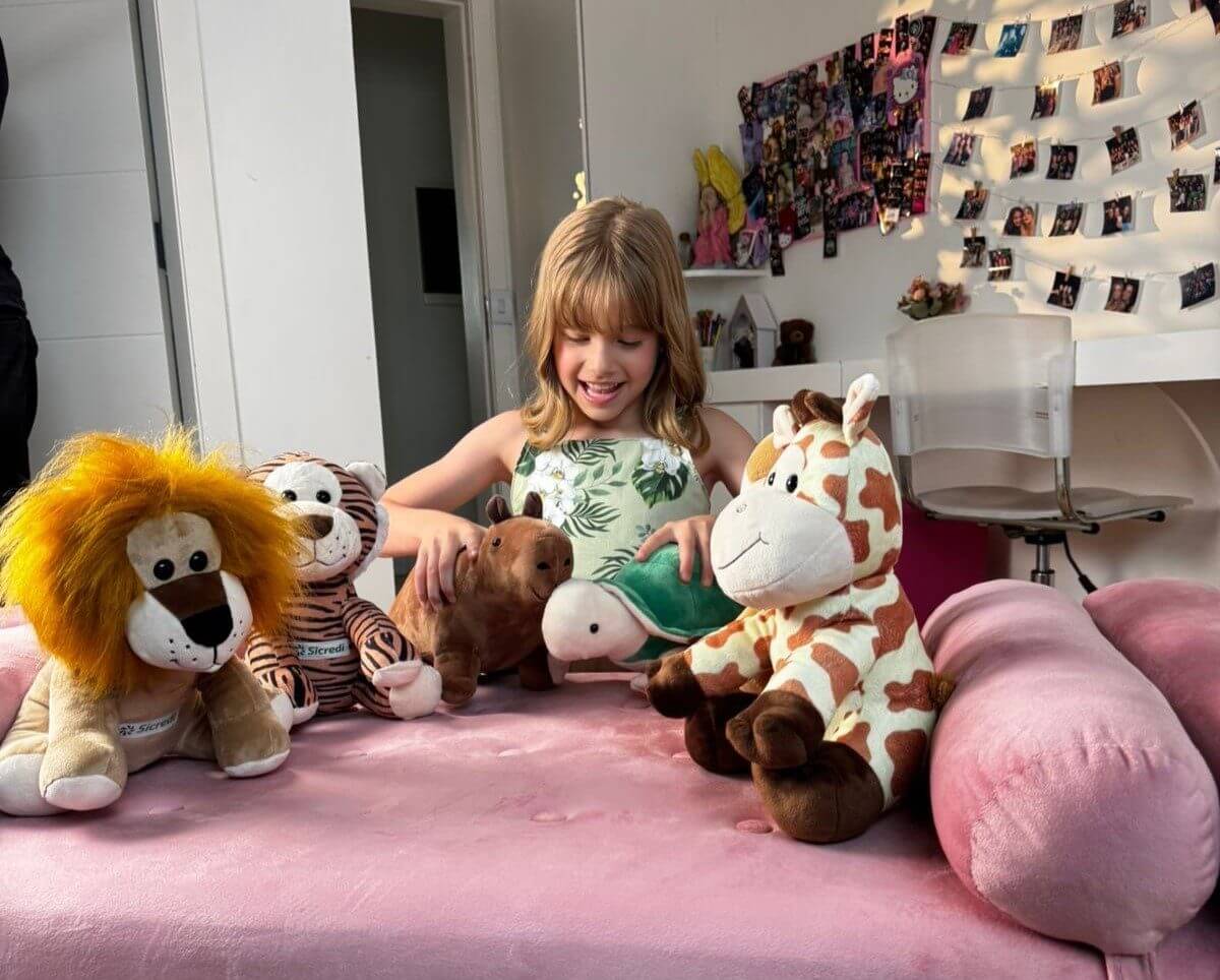 Sicredi lança pelúcias que ensinam a criançada a poupar