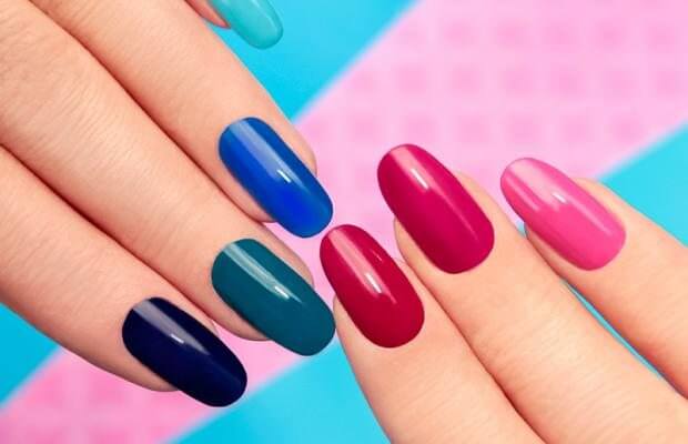 Heaven Salão oferece esmaltação em gel às clientes 