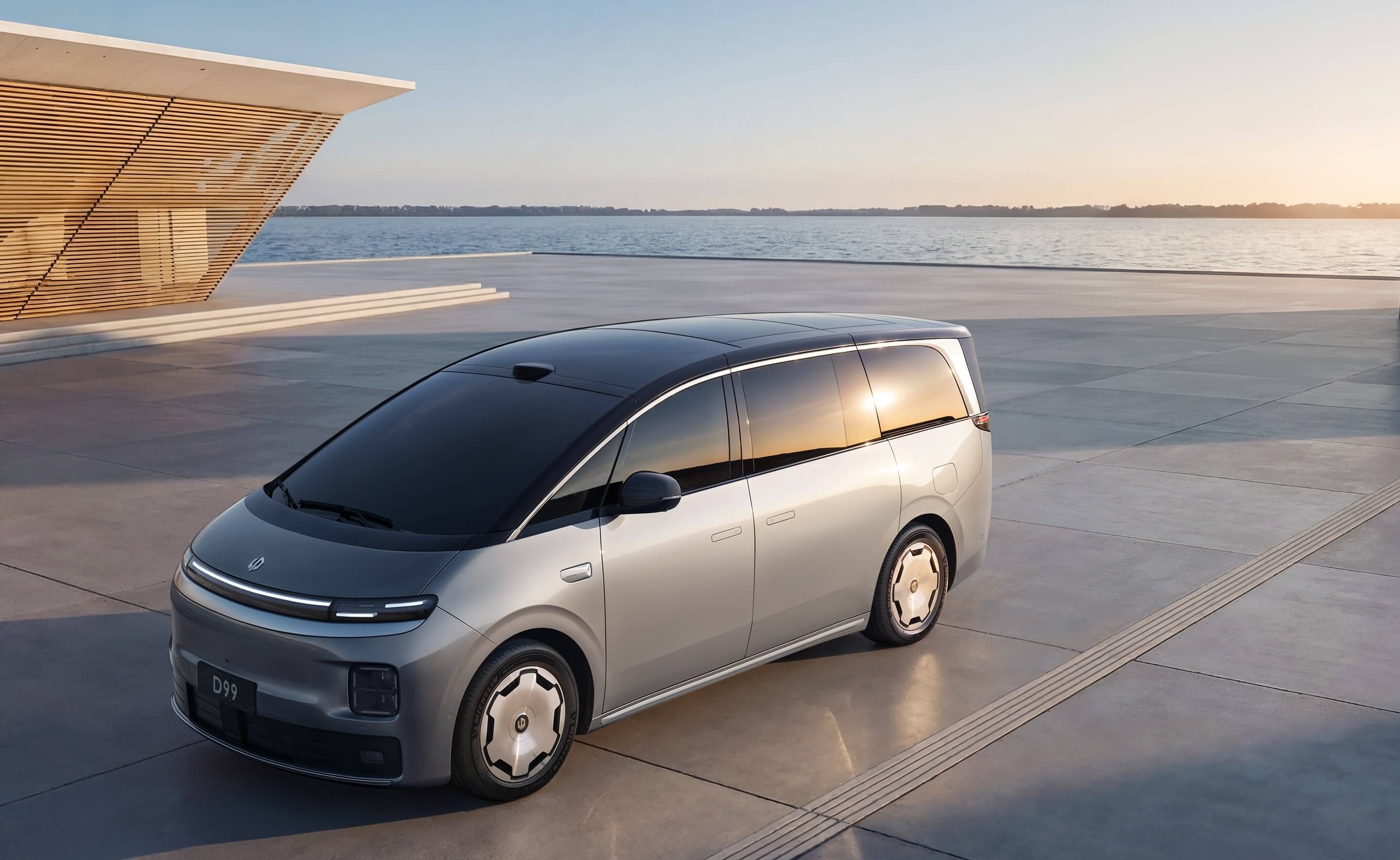 Minivan roda mais de 700 km com uma única carga