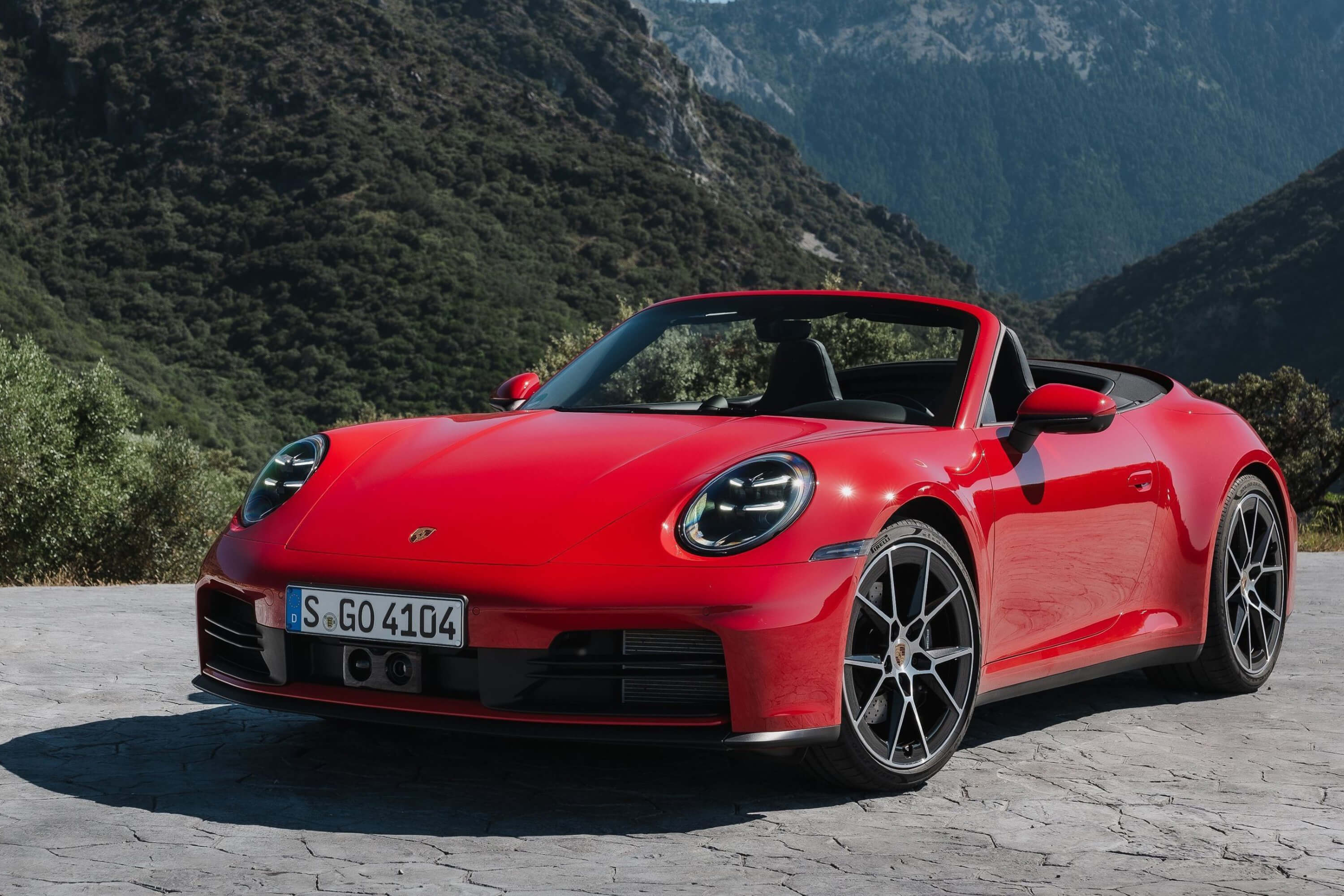 Novo Porsche 911 Carrera começa a ser entregue no Brasil