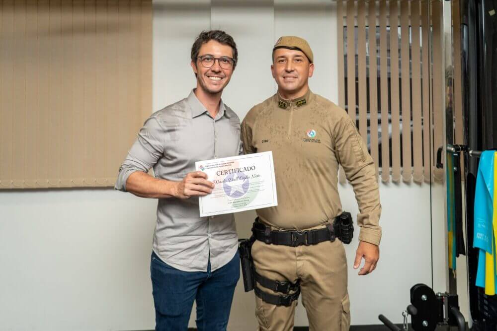 Dall revitaliza espaços da Polícia Militar e recebe homenagem em Itajaí