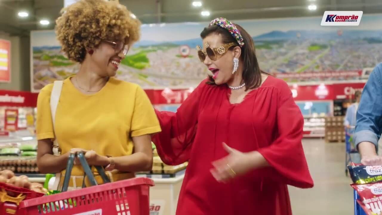 Komprão lança campanha estrelada por Narcisa Tamborindeguy