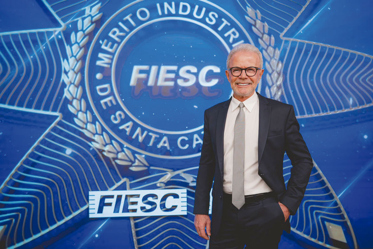 Francisco Graciola é homenageado com  a Comenda do Mérito Industrial de SC