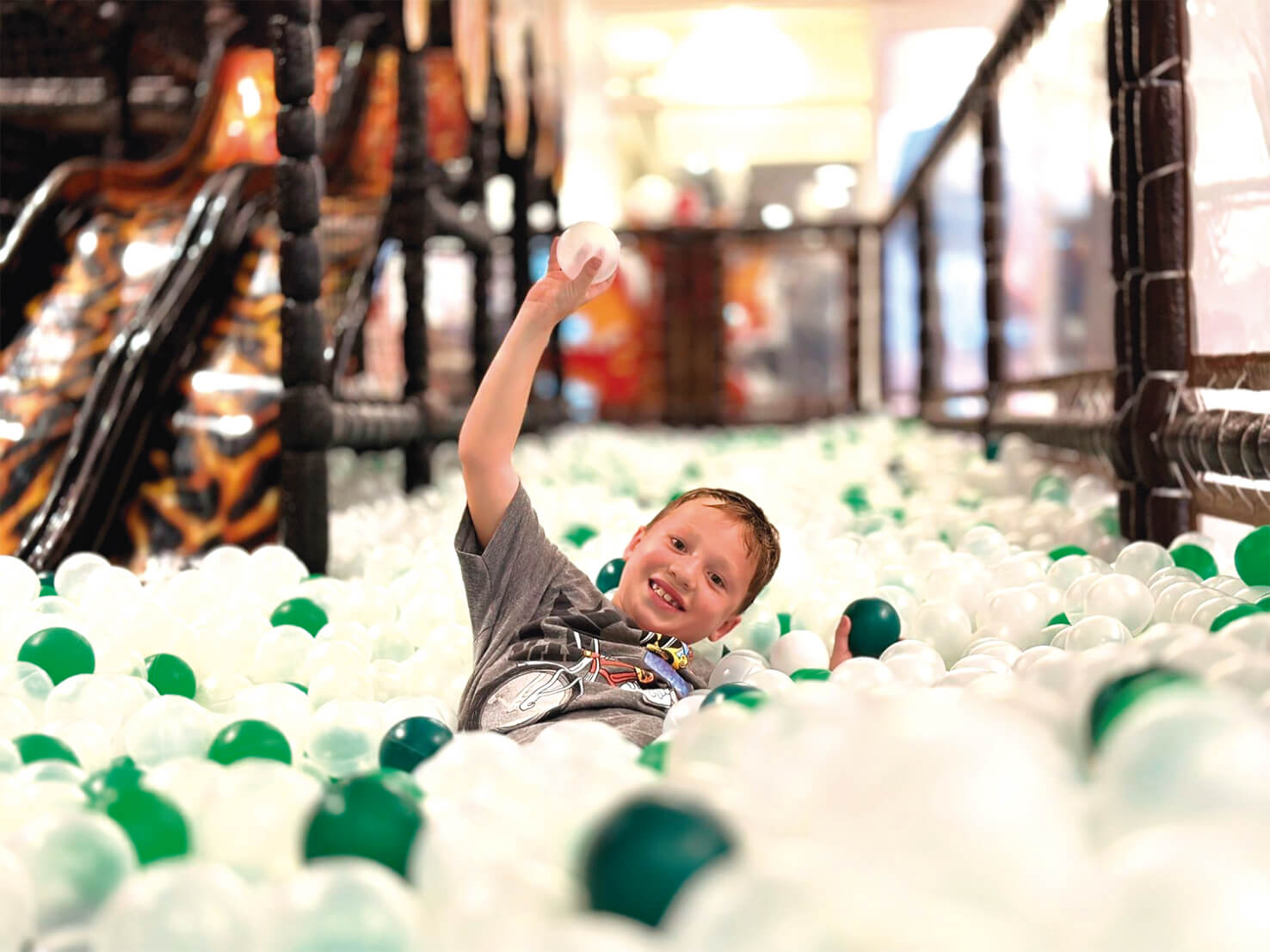 Itajaí Shopping ganha atração com vulcão
