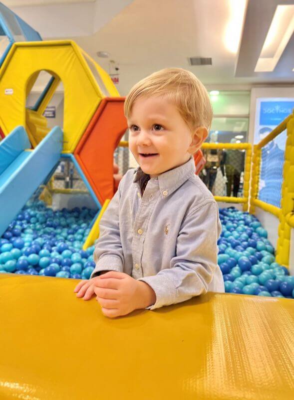 Itajaí Shopping inaugura piscina de bolinhas gigante 