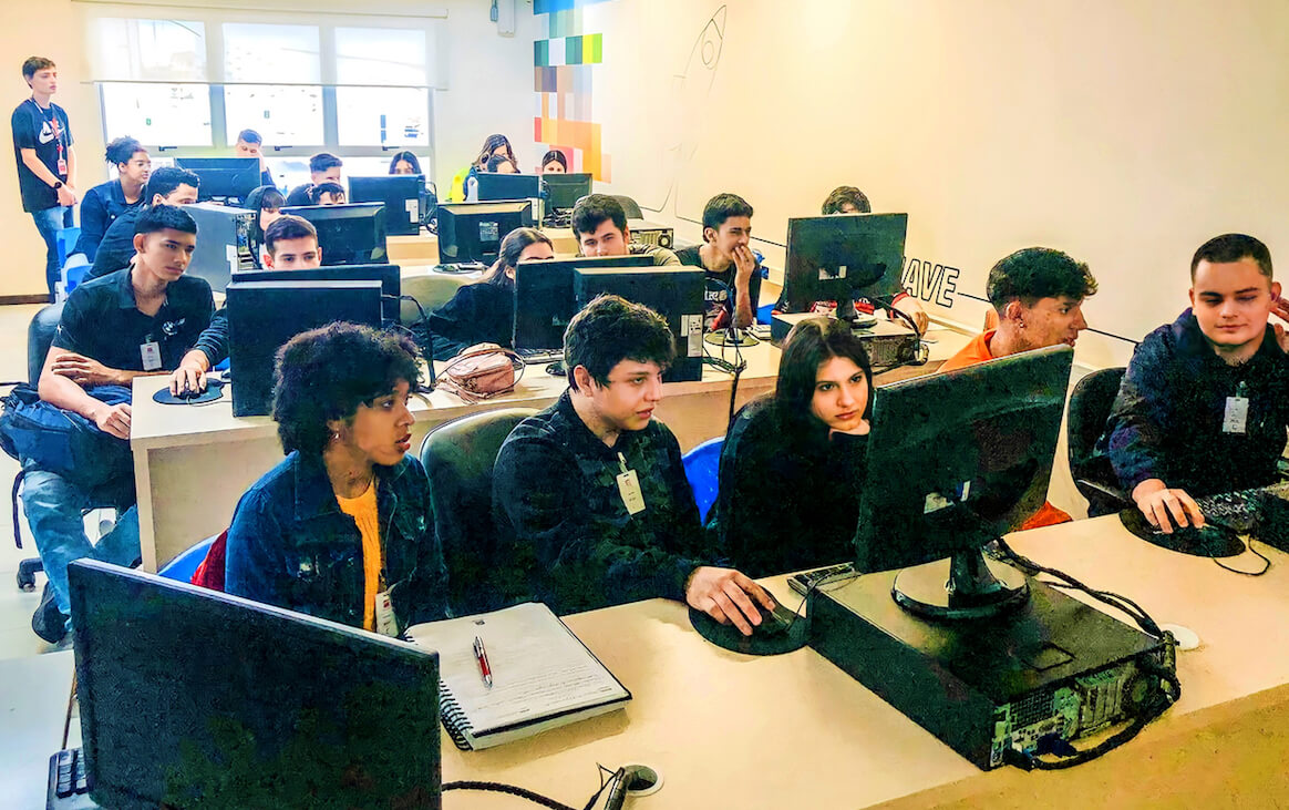 Portonave forma jovens na área de tecnologia da informação portuária